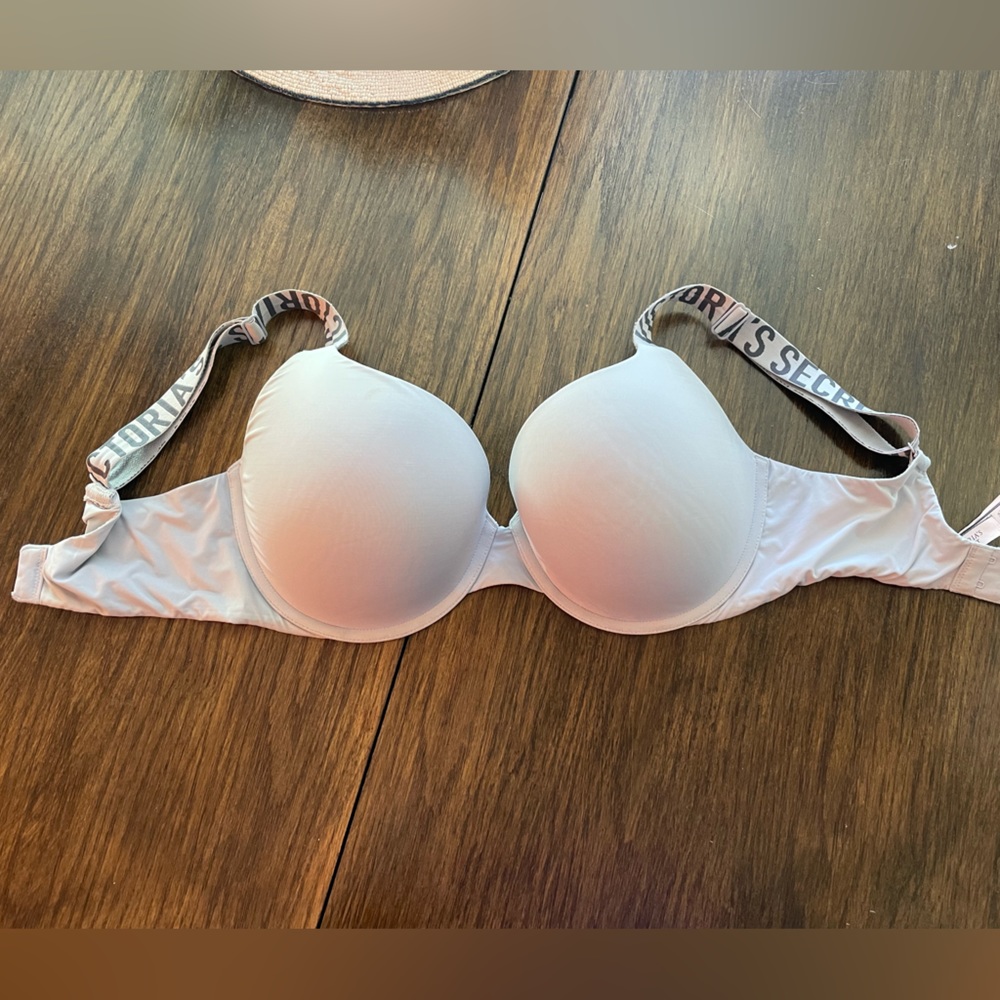 34 f Victoria Secret Bra. Great condition!
